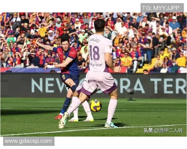 巴萨财政紧张引管理混乱！莱万多夫斯基进球奖金条款竟限制射手破门